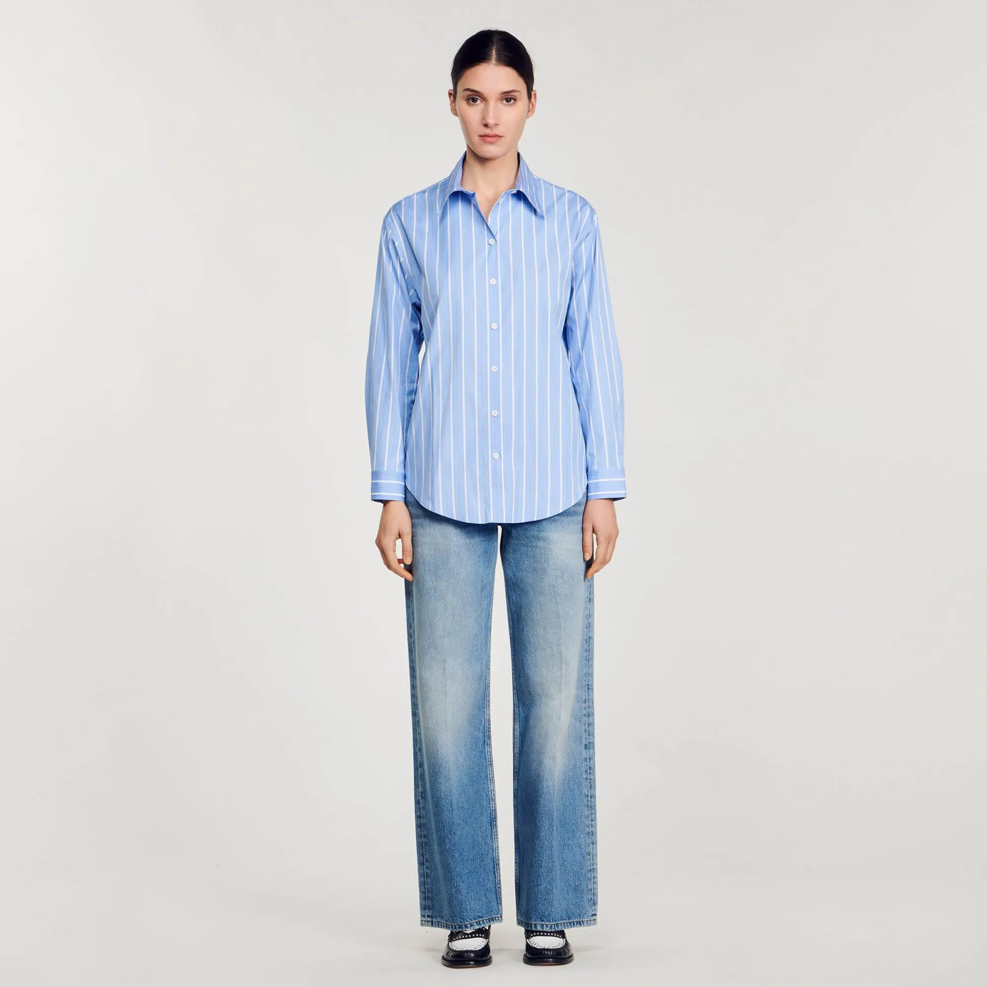 camisa_a_rayas_con_espalda_de_encaje_1.webp Tops & Camisas<Sandro Paris Camisa A Rayas Con Espalda De Encaje