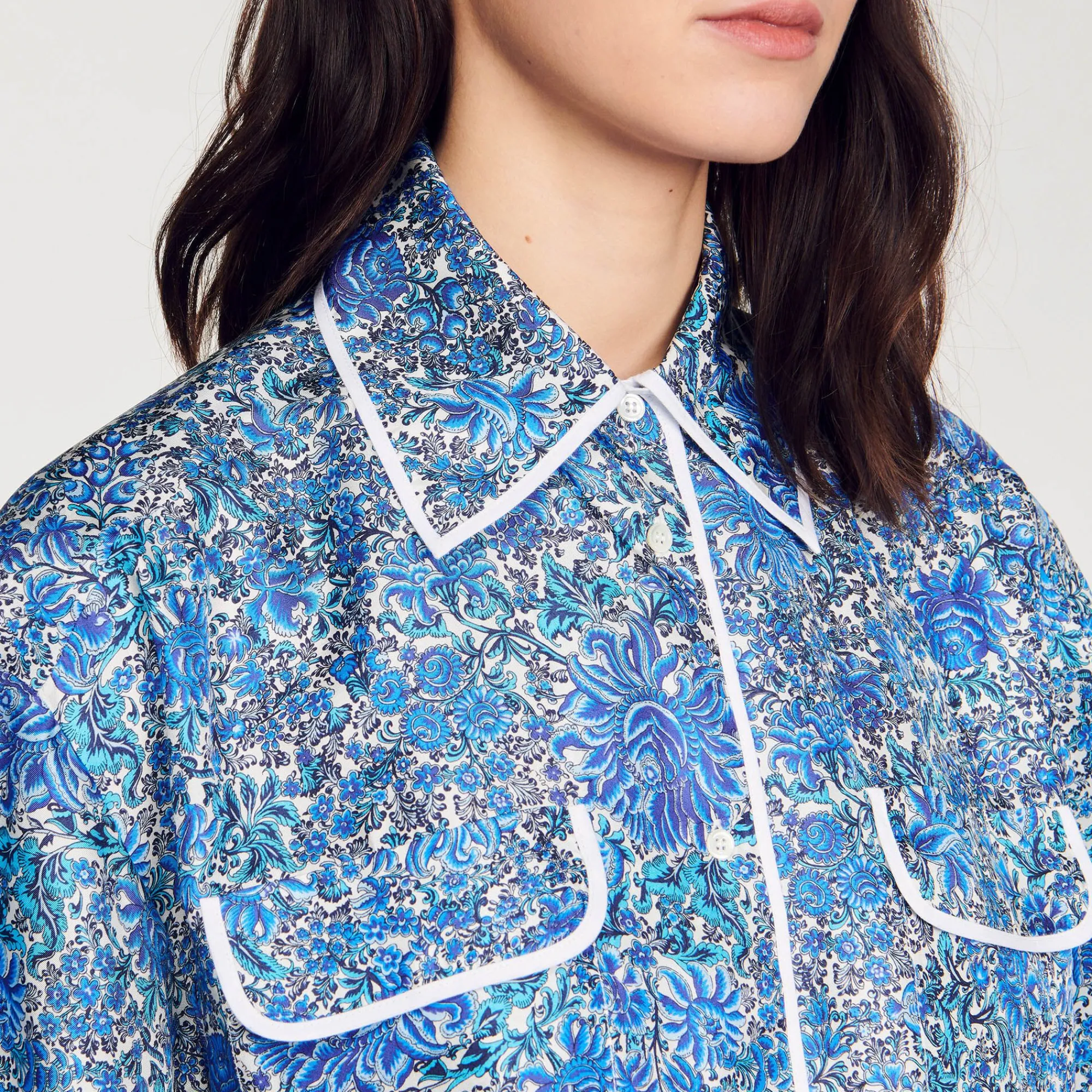 camisa_ancha_de_seda_con_flores_2.webp Conjuntos<Sandro Paris Camisa Ancha De Seda Con Flores