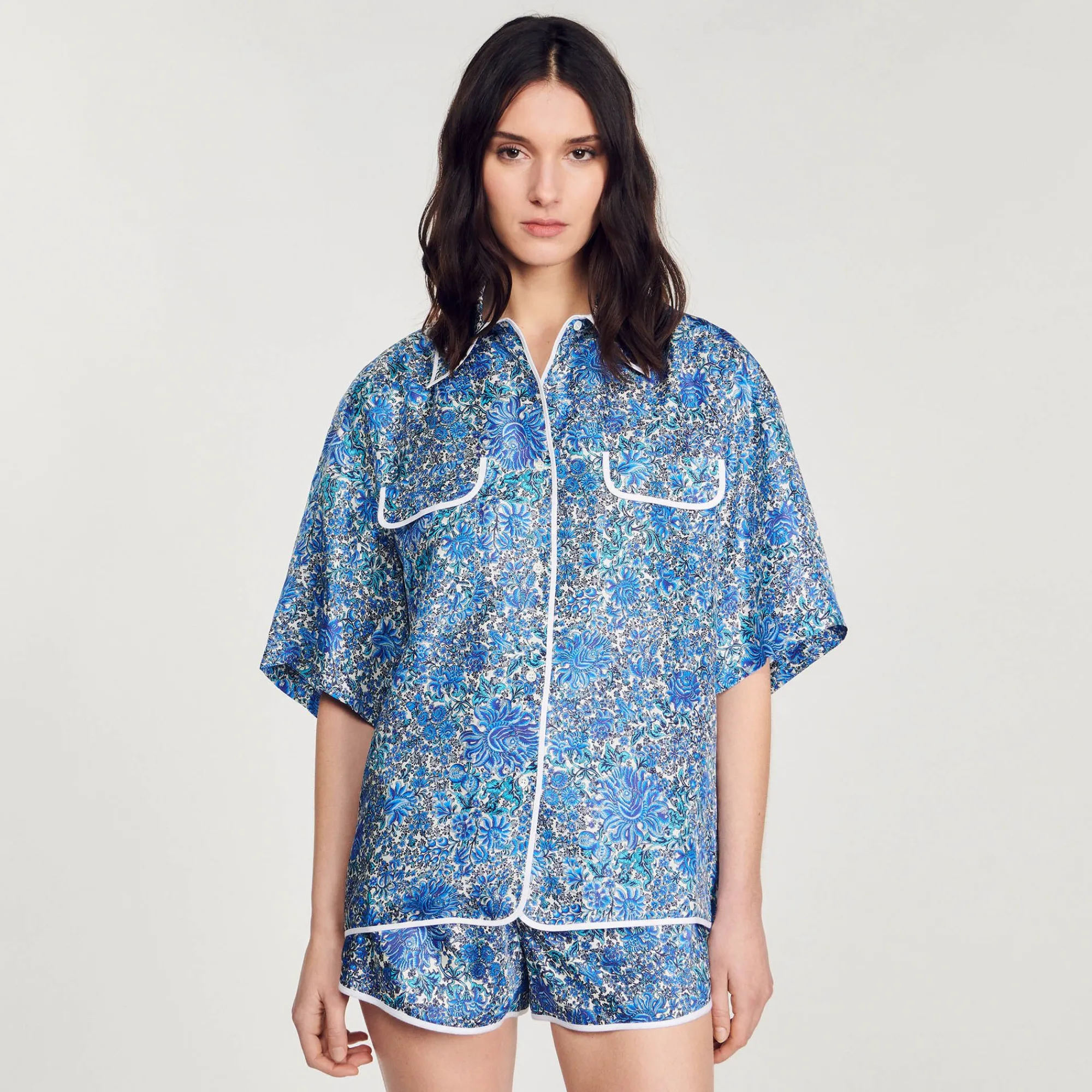 camisa_ancha_de_seda_con_flores_3.webp Conjuntos<Sandro Paris Camisa Ancha De Seda Con Flores