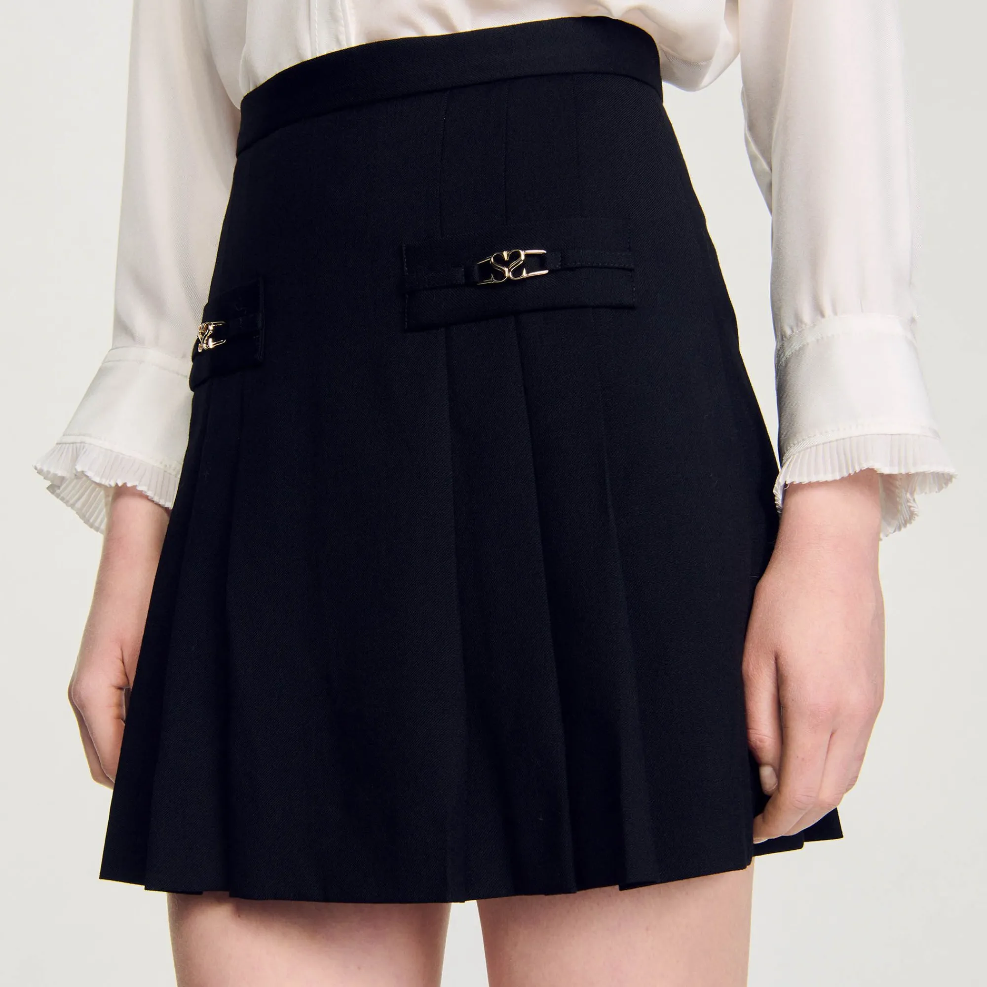 falda_corta_con_pliegues_pespunteados_2.webp Faldas & Shorts<Sandro Paris Falda Corta Con Pliegues Pespunteados