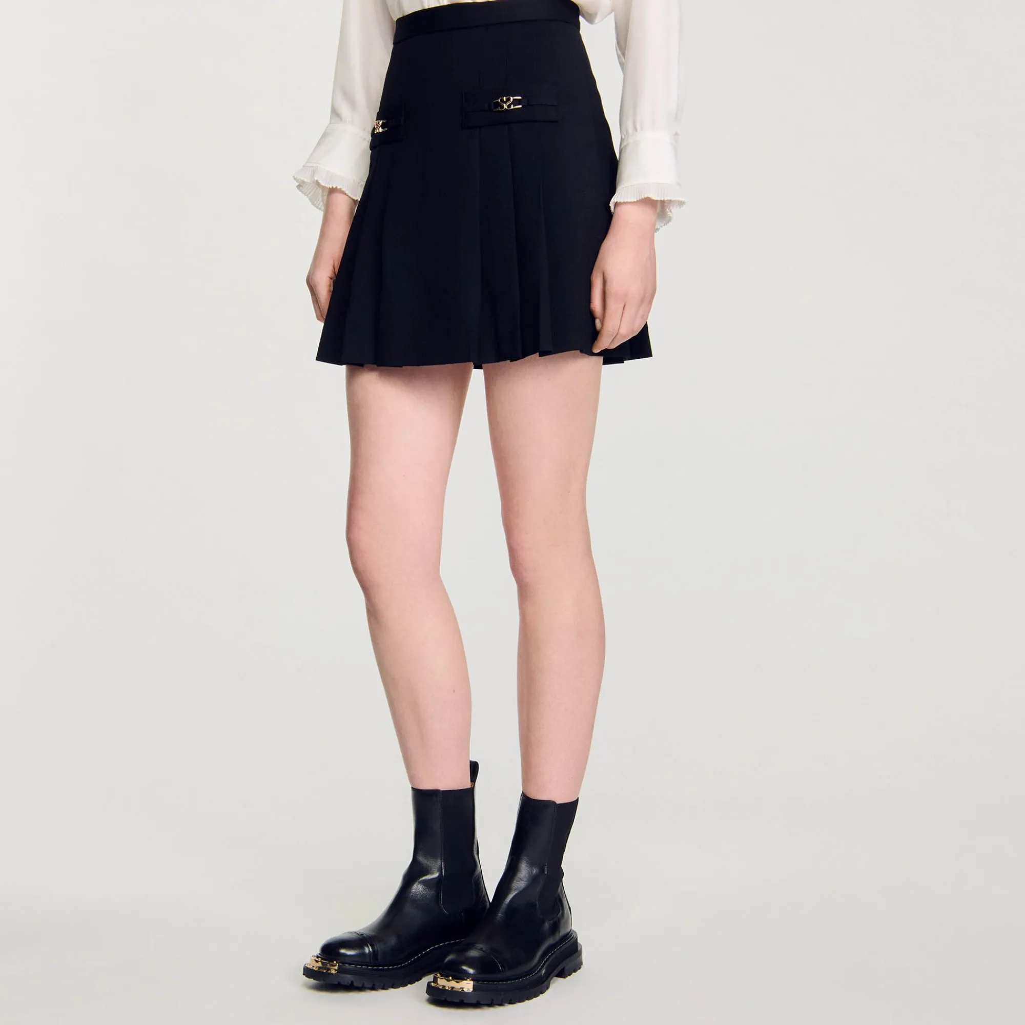 falda_corta_con_pliegues_pespunteados_3.webp Faldas & Shorts<Sandro Paris Falda Corta Con Pliegues Pespunteados
